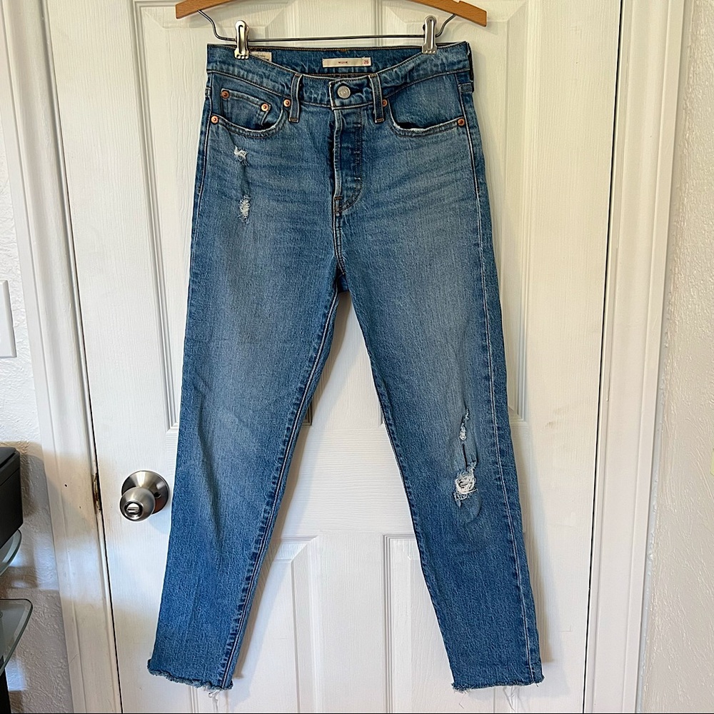 Levi’s Distressed Wedgie Jeans